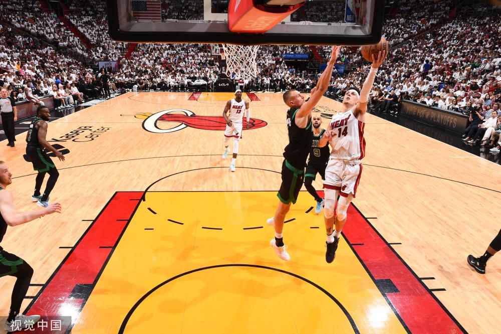 抢中展现出 抢中展现出